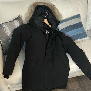 Canada Goose Mens Black Chateau Parka Size Medium
